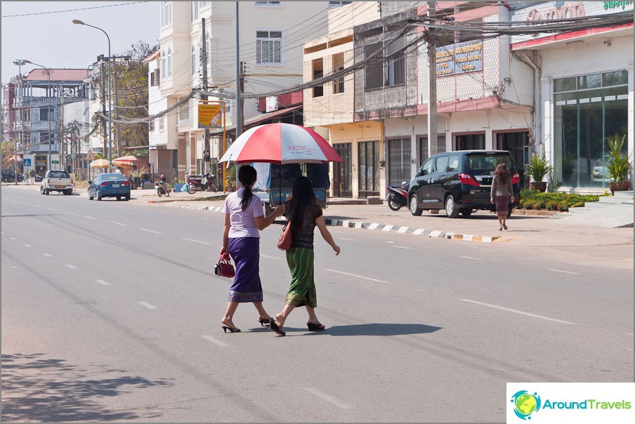 Women in Vientiane