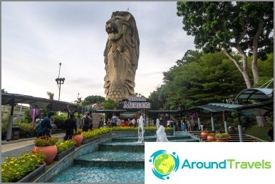 Singapore Symbol and Observation Deck - Lion with Fish Tail