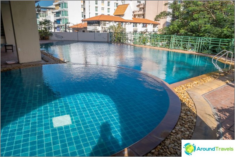 Excellent budget hotel on the first line in Pattaya - Mike Beach Resort