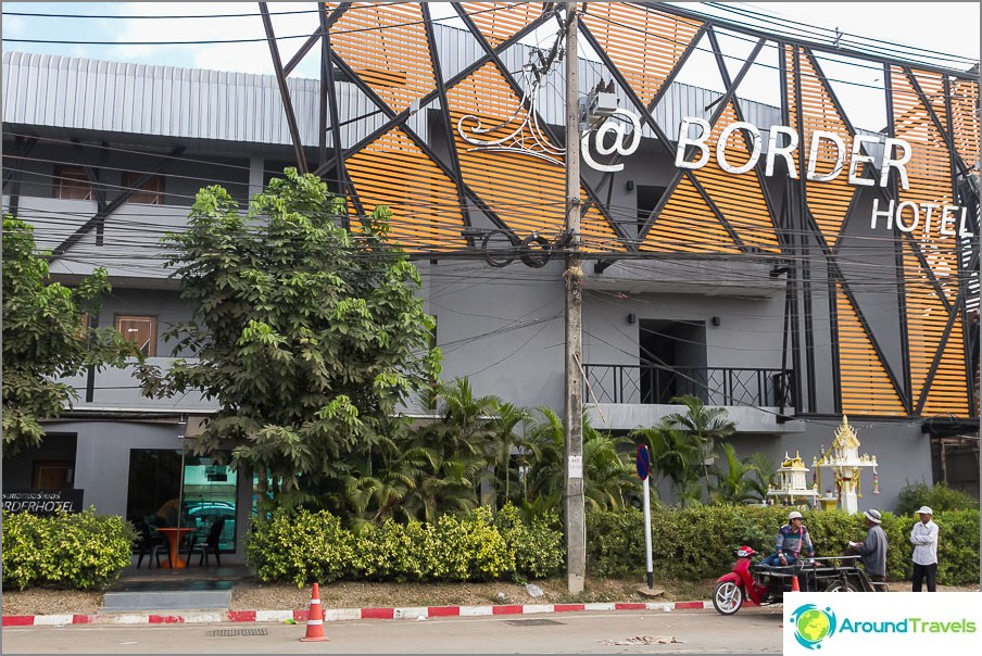 Hotel fronteiriço na Granzia Tailândia e Camboja