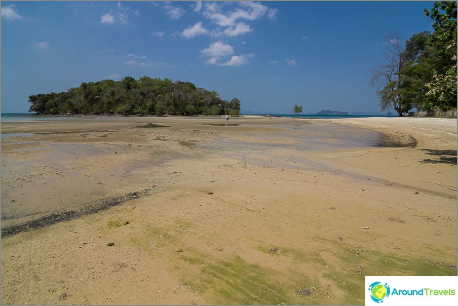 At low tide you can walk to the nearest island