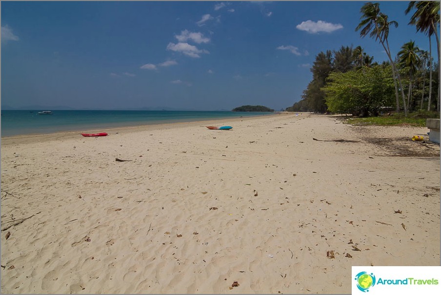 Klong Muang strand venstre side, i nærheten av Sheraton hotell