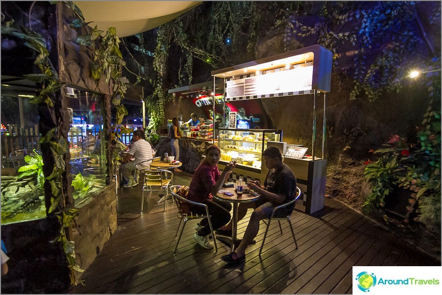 Café no Oceanário de Bangkok