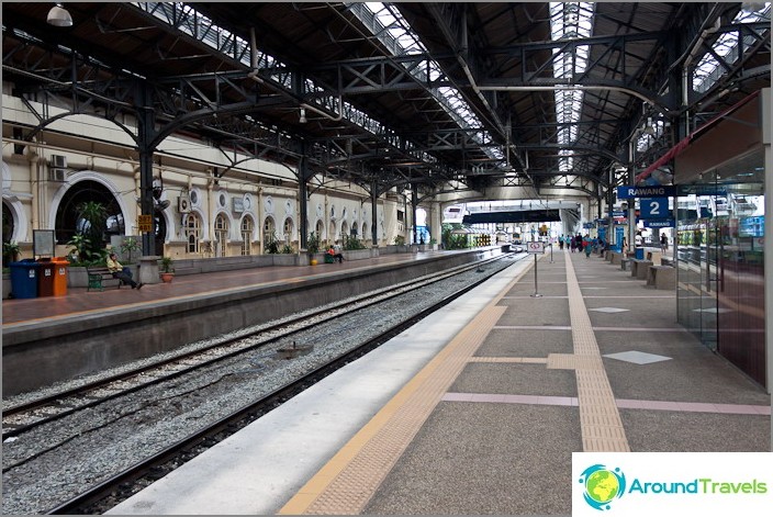 Platform at KTM Komuter Station