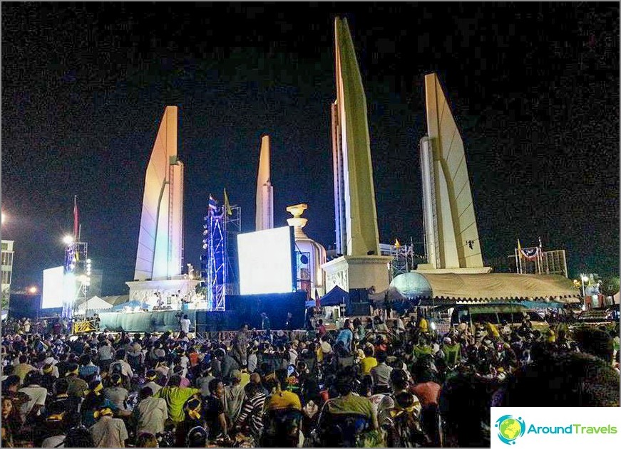 Plataforma principal - Monumento de la democracia