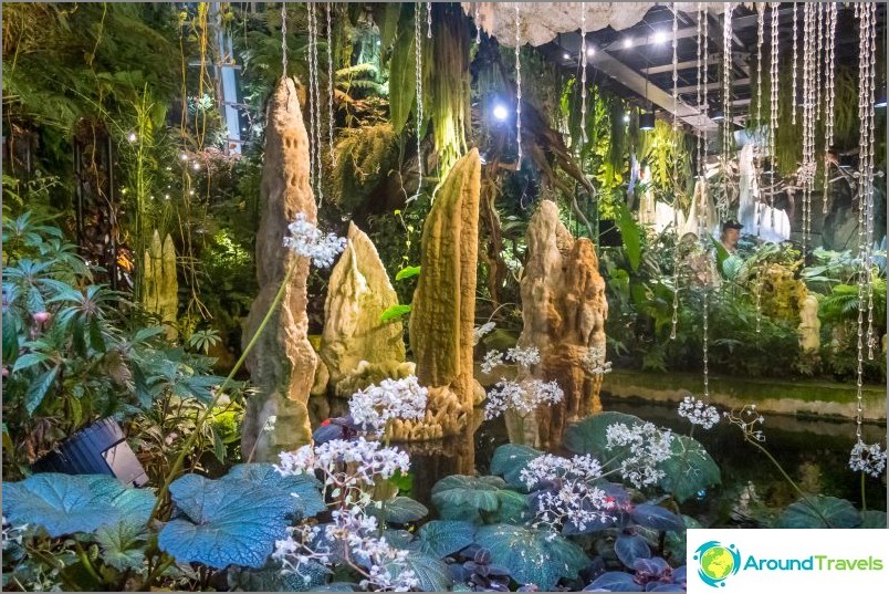 Gardens by the Bay in Singapore is the main attraction