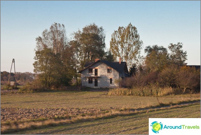 Polonya banliyölerinde çoğunlukla evler bakımlı ve düzenli.