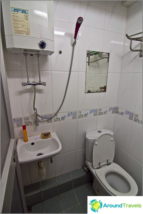Compact Chinese bathroom