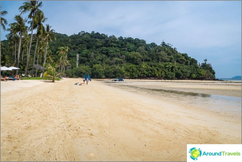 Lo Ba Kao Beach is the best choice for a long vacation in Phi Phi Don