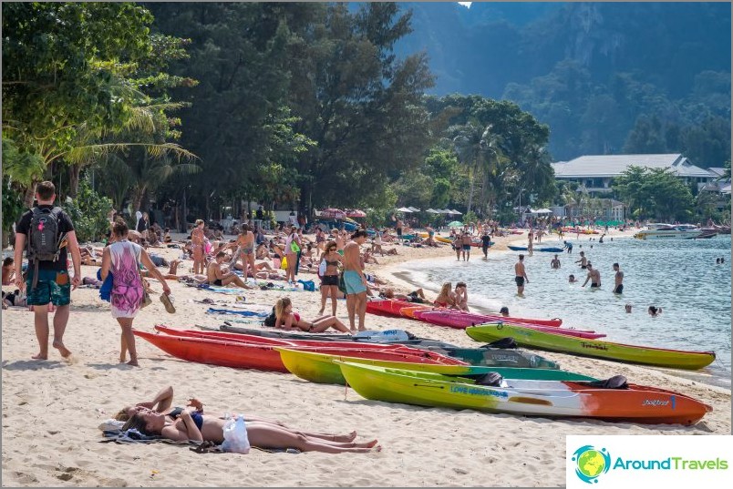 Lo Dalum Beach på Phi Phi Don Island er den lengste, men ikke den beste