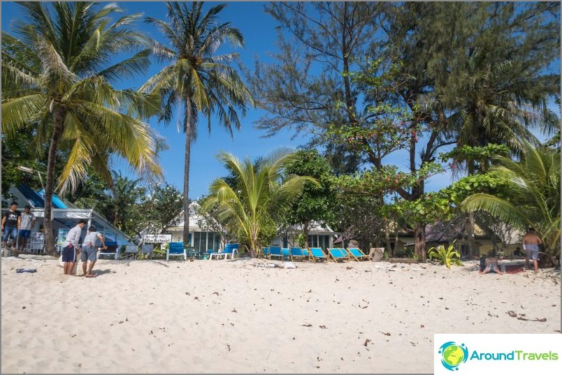 Long Beach on Phi Phi Don is a standard tourist beach