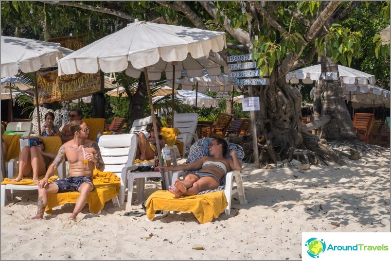 Long Beach vid Phi Phi Don - en vanlig turiststrand