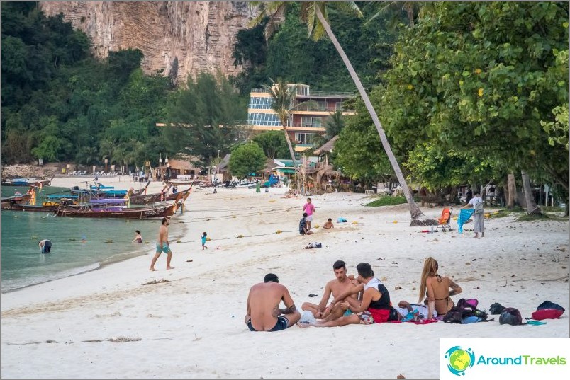 Thon Sai Beach - the main beach of Phi Phi Don