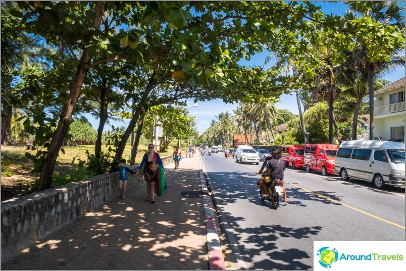 Karon Beach Phuketissa (Karon Beach) - melkein kuin Patong