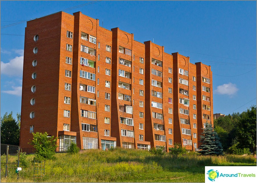 The residents of the lower floors have larger balconies