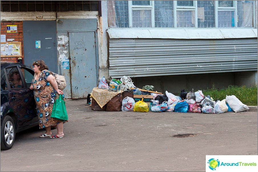 Some entrances have rubbish