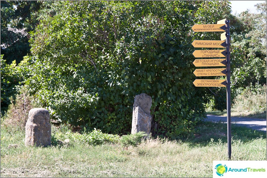 Znaki na terenie rezerwatu archeologicznego