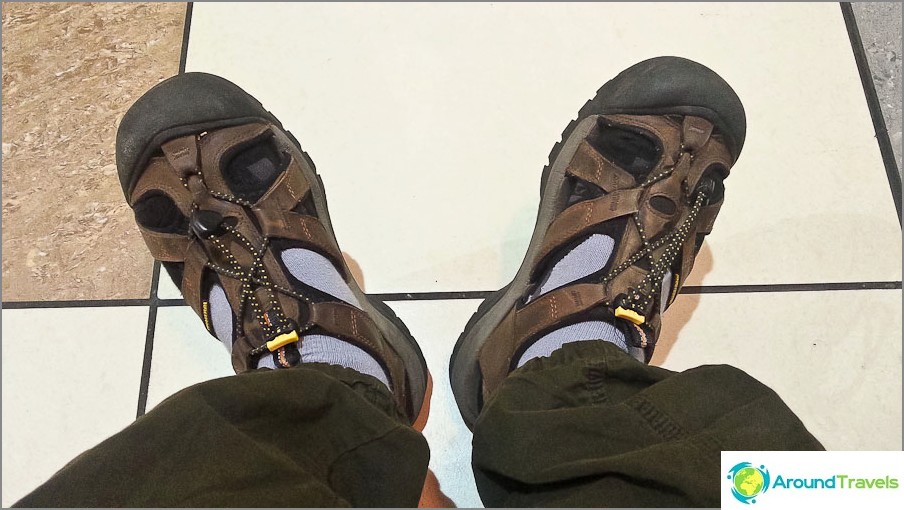 5 socks + sandals will help you hold out for 10 minutes and at minus 36 °