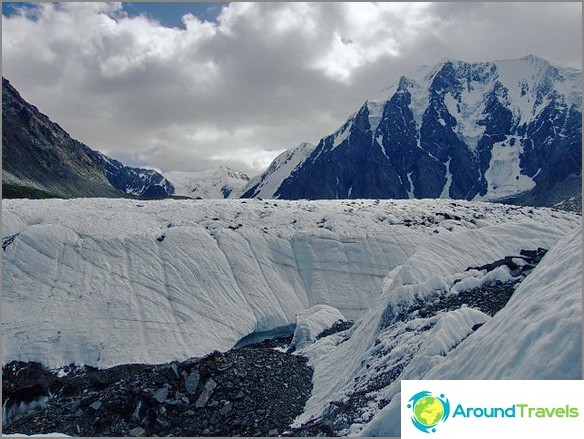 Montagne de l'Altaï. Glacier Maash.