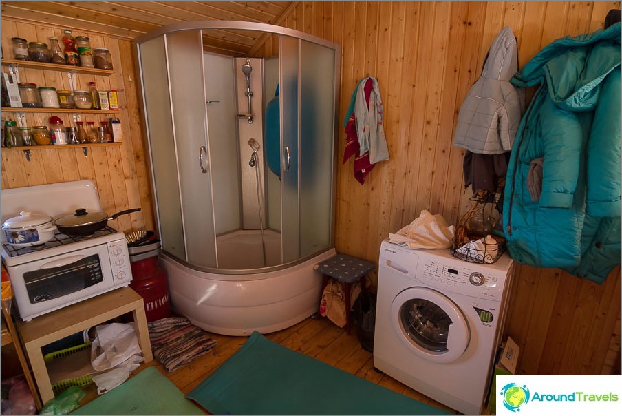 There is only cold water in the shower stall, so the old-fashioned bucket and ladle