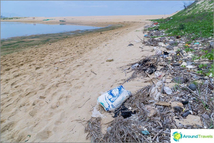 Todo está nublado por la basura debajo de los pies