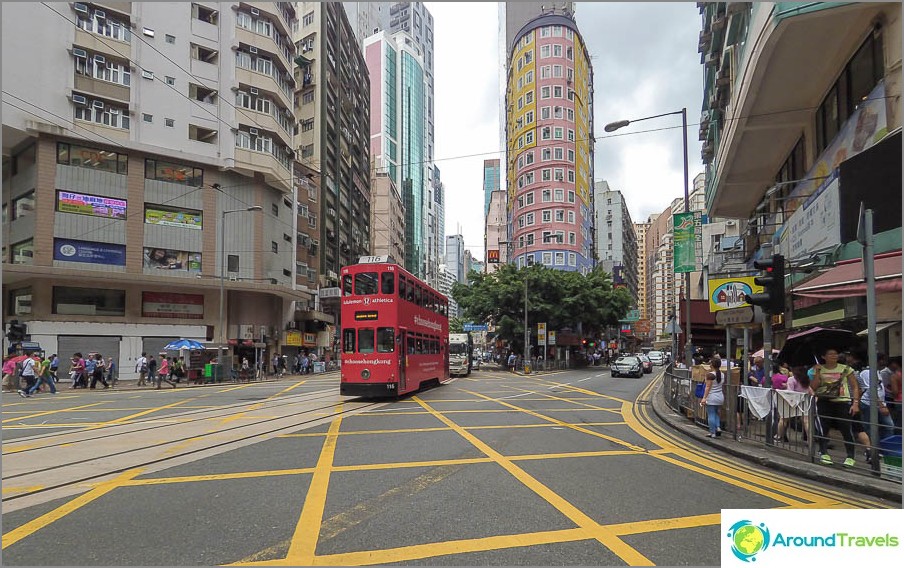 Двуетажни трамваи по улиците на Хонконг