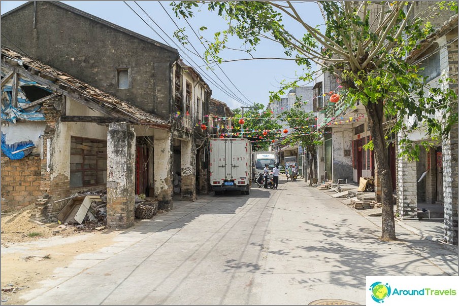 Une des rues près du marché