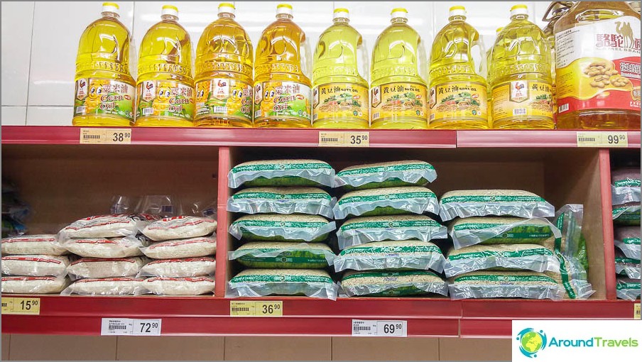 2 l kukuřičného / sójového oleje a 2 kg balení rýže po 36 hkd