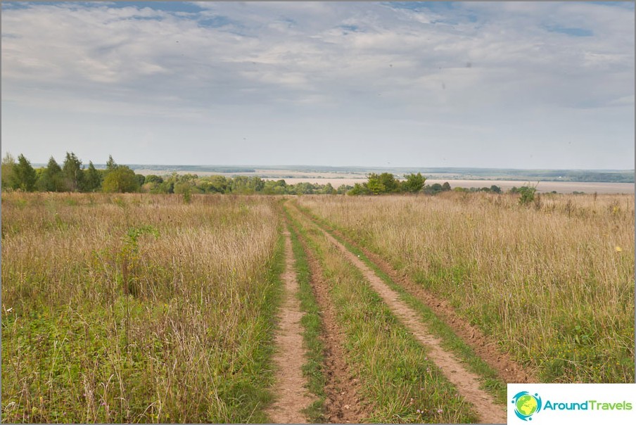 The roads in the settlement are still unpaved