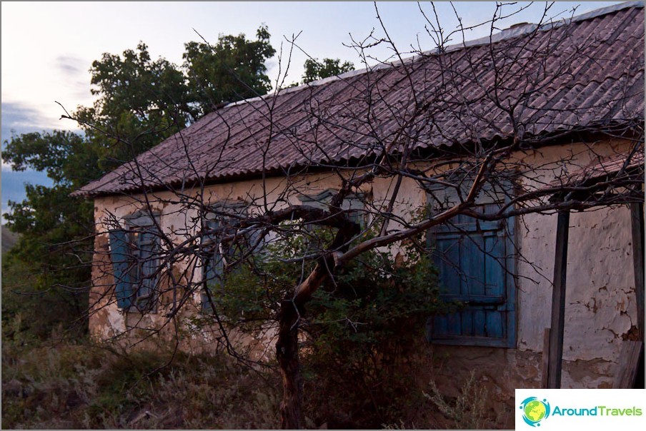 Casa abandonată din ferma Dyadin