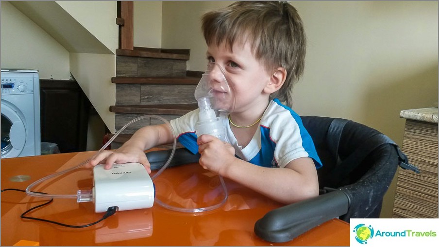 Easy to carry travel nebulizer
