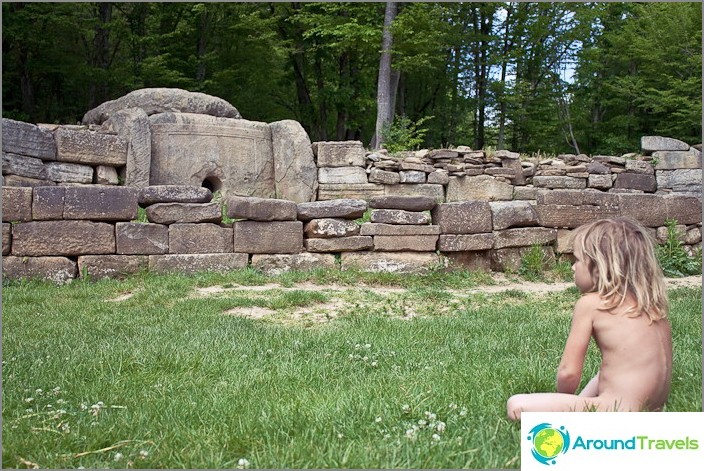 Kind des Waldes und Dolmen Ökumenisch.