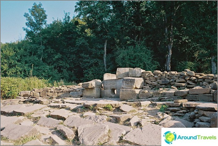 หมู่บ้านเรเนซองส์ โอกาสที่ซ่อนเร้น Dolmen