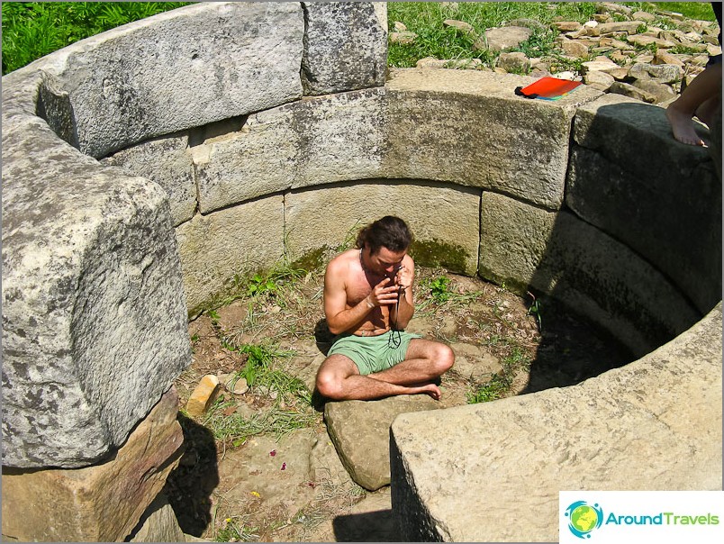 I sit on the jew's harp and play inside the dolmen