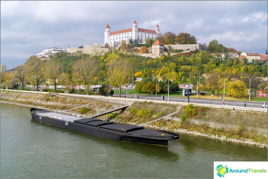 The bridge overlooks Bratislava Castle and the Danube