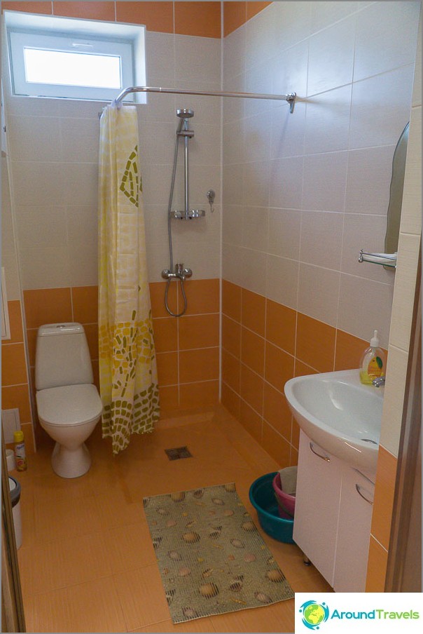 Bathroom on the first floor