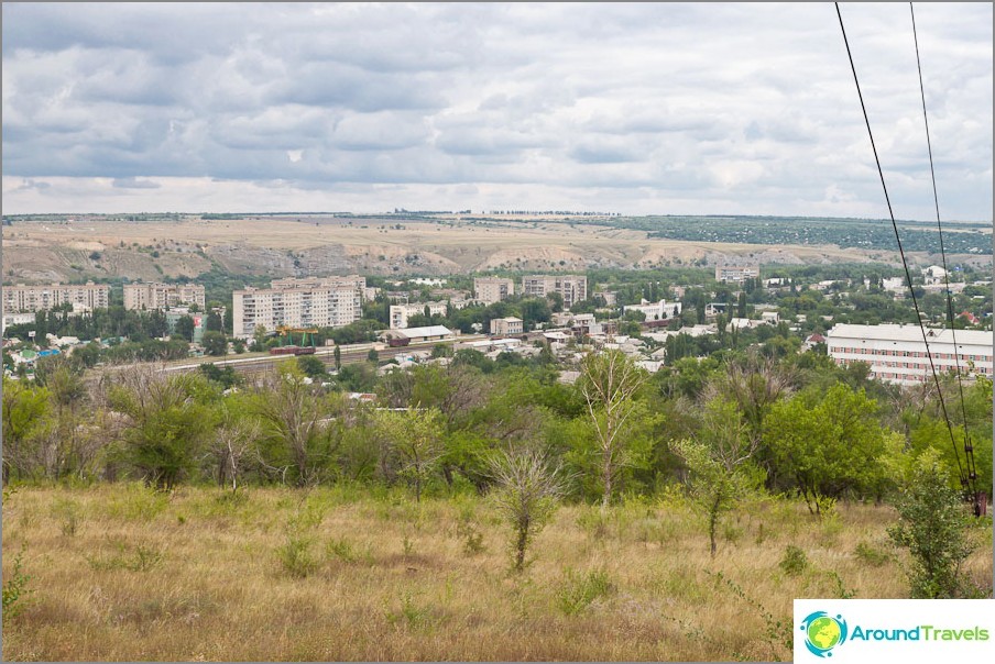 Montagnes Avilov de loin