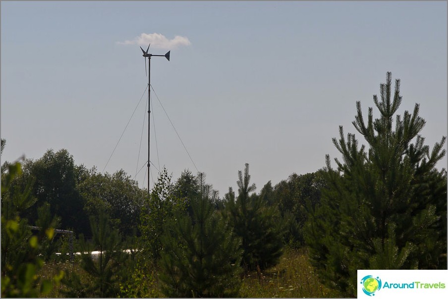 Op dit moment staan ​​er slechts twee windmolens in de nederzetting