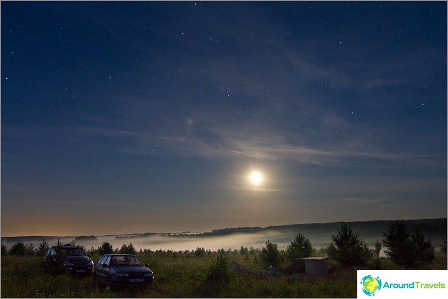 A lua ilumina o céu, mas produz um sur