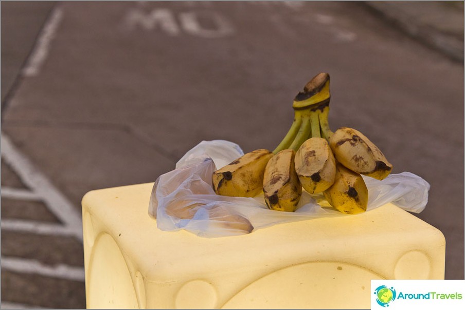 Sitten kokeilin elämäni maukkaita banaaneja - banaanin ja kiven seosta maun mukaan