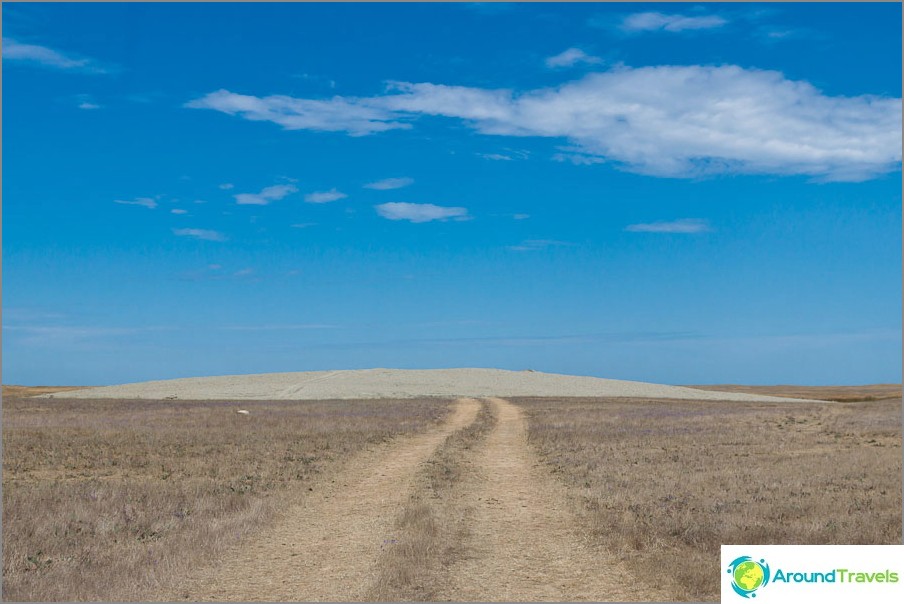 The road to the volcano