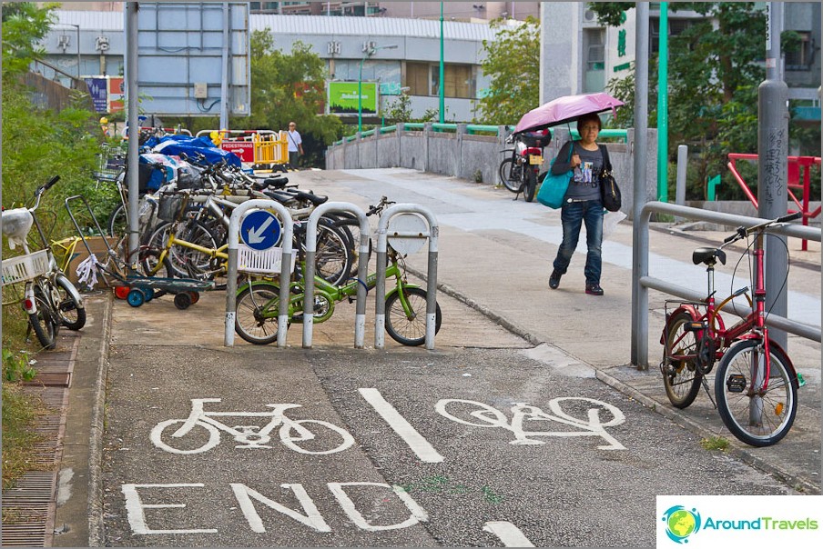 There are bike paths in the sleeping areas