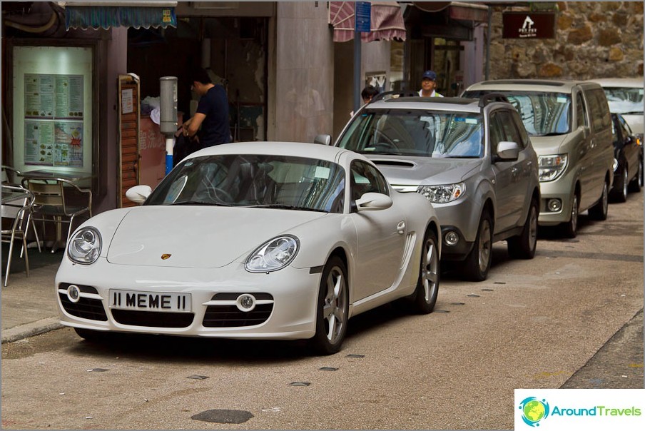 Porsche се намира на улицата през цялото време.