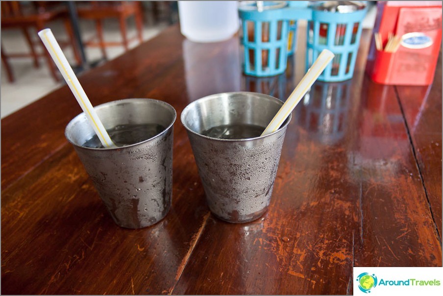 無料の氷水-安いカフェでのみ