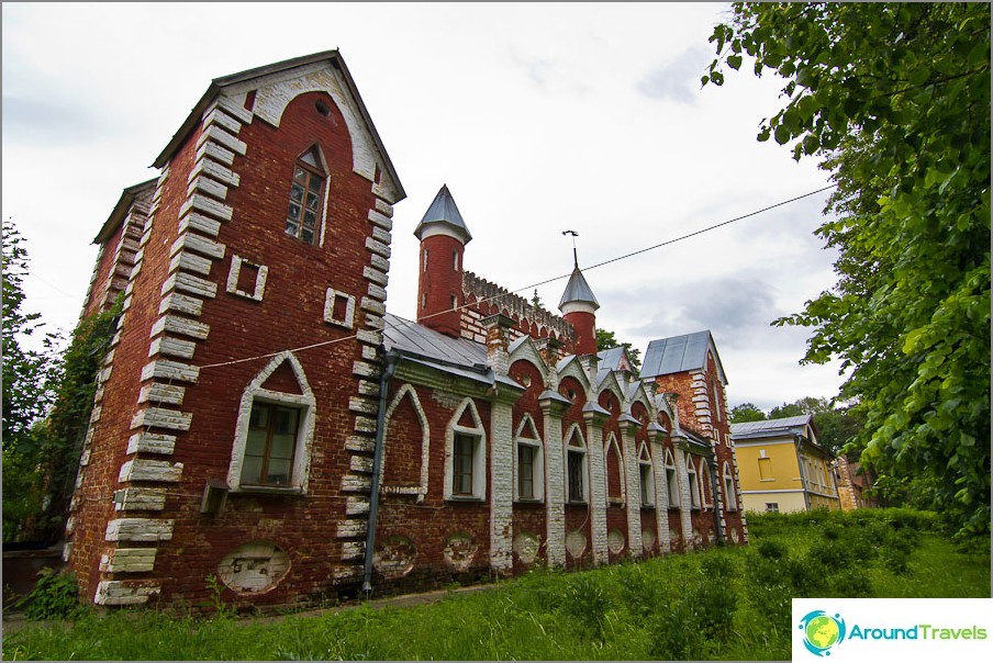 ミクロザモク-聖職者の家