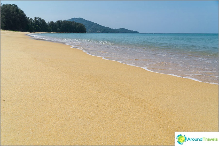 Anche la spiaggia di Mai Khao è abbastanza buona