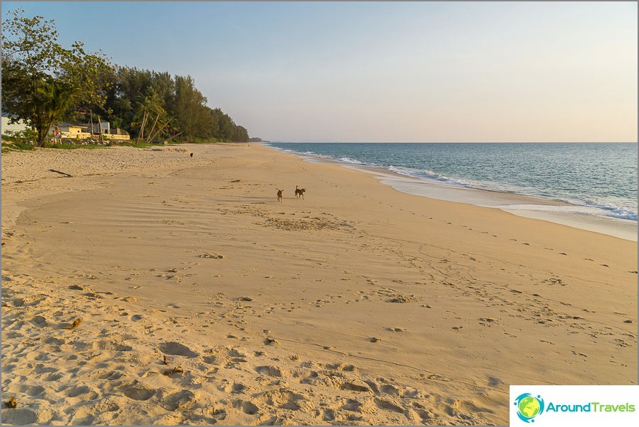 The deserted beaches of Tai Muang