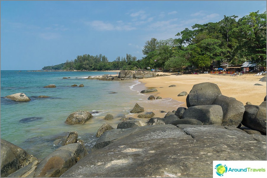 En af de vidunderlige strande i Khao Lak