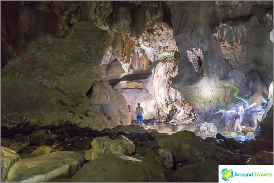 Quase não havia fotos na caverna, eles andavam rápido demais