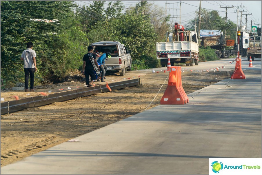 Who knows why they don't do this here? Pillow + channels + slabs + asphalt